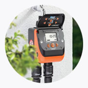 Bewässerungscomputer von Claber - an einem Wasserhahn montiert
