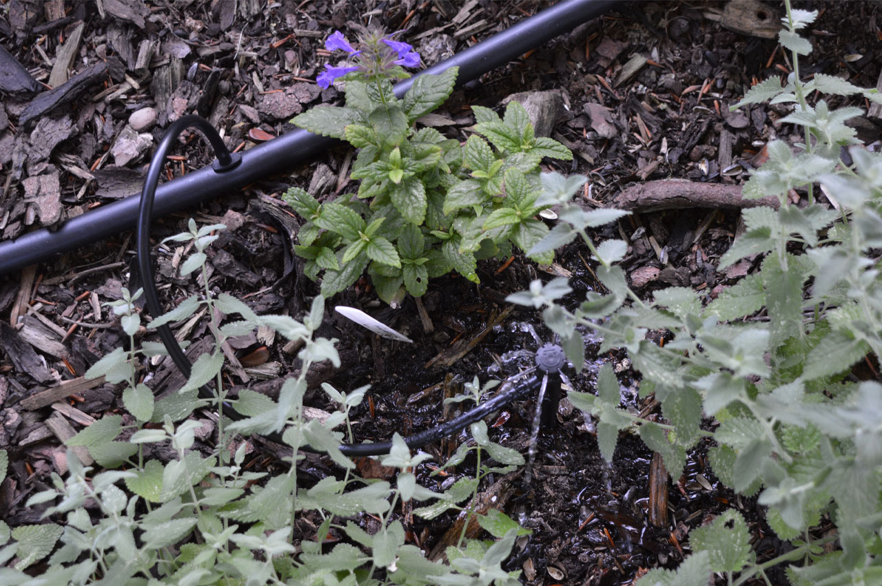 SNA - Einstellbarer Tropfer mit Erdspieß